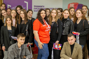 Бизнес-тренер ЮФУ в игровой форме поделилась со студентами филиала РЭУ в Севастополе, как продвигать стартапы