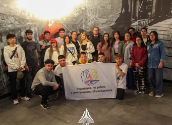 Иностранные студенты ЮФУ побывали на экскурсии в музейном комплексе «Самбекские высоты»