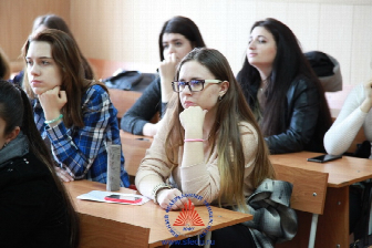 > Представитель Russia Today провела мастер-класс для студентов.